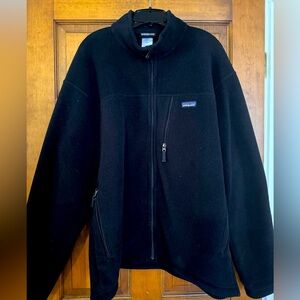 Men’s Patagonia “synchilla” fleece. Size XL black.
